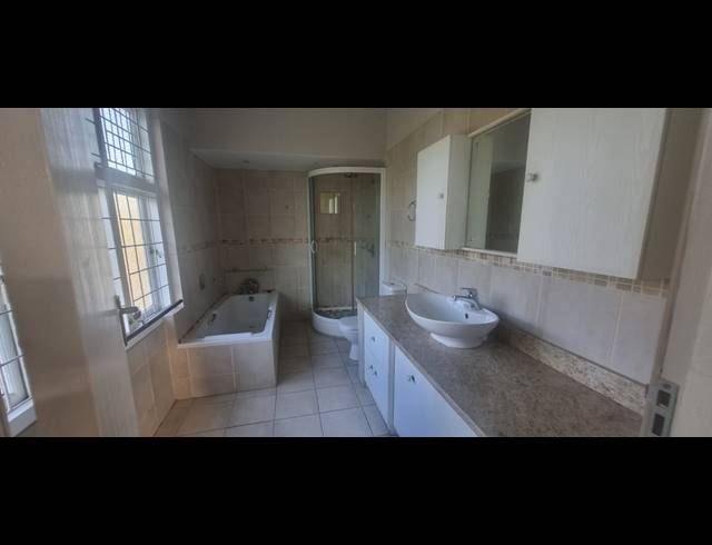 5 BEDROOM HOUSE TO LET IN GLENWOOD